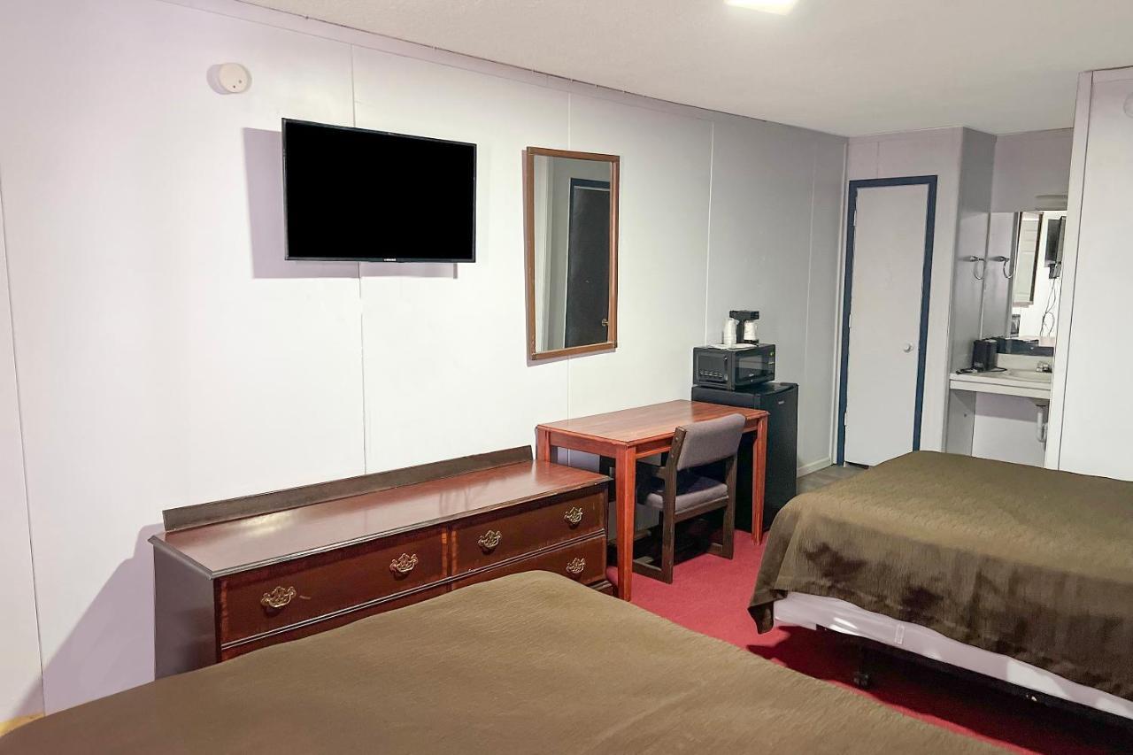 Oyo Hotel Colby, Ks Eksteriør bilde