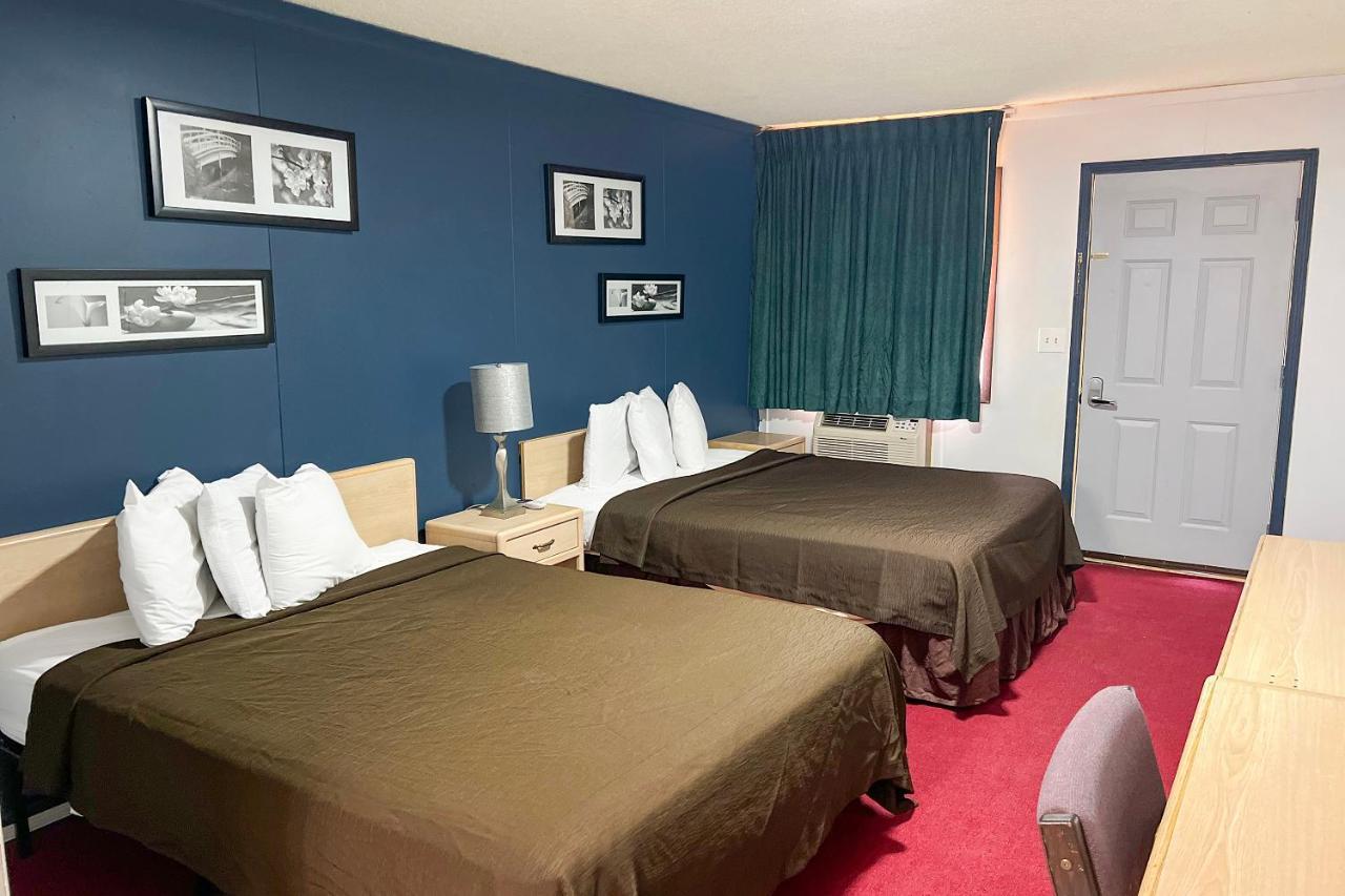 Oyo Hotel Colby, Ks Eksteriør bilde